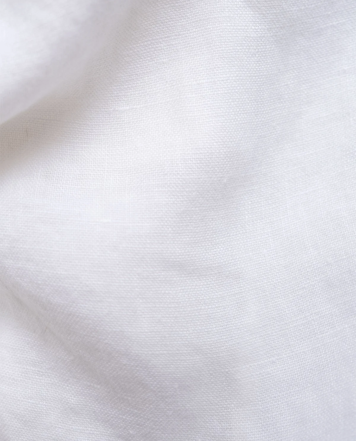 Men's comfortable relaxed fit shorts, featuring breathable fabric and a practical drawstring for summer days.