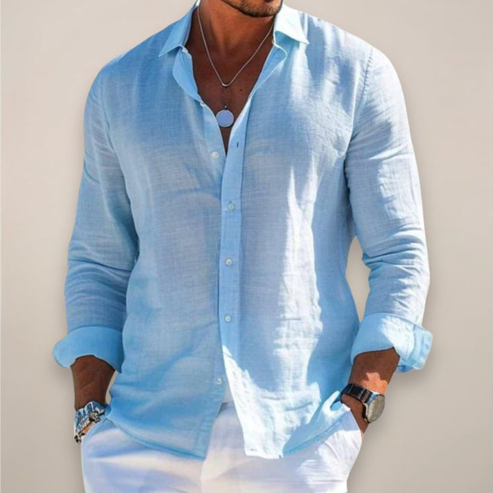 Effortless style with this men's long sleeve button shirt. Relaxed fit, perfect for casual looks.