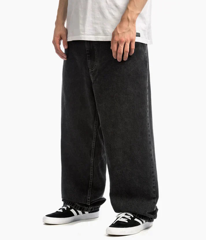 Men's relaxed wide-leg denim pants in a light wash, perfect for spring casual wear and streetwear.