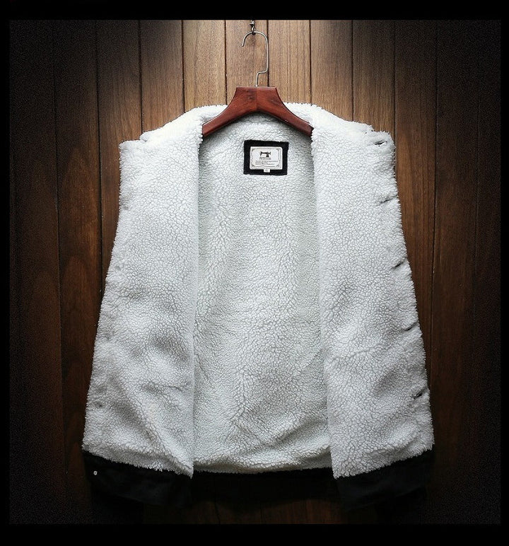 Samuel Men's retro denim jacket, fleece-lined for warmth. Stylish button-up, perfect winter layering piece.
