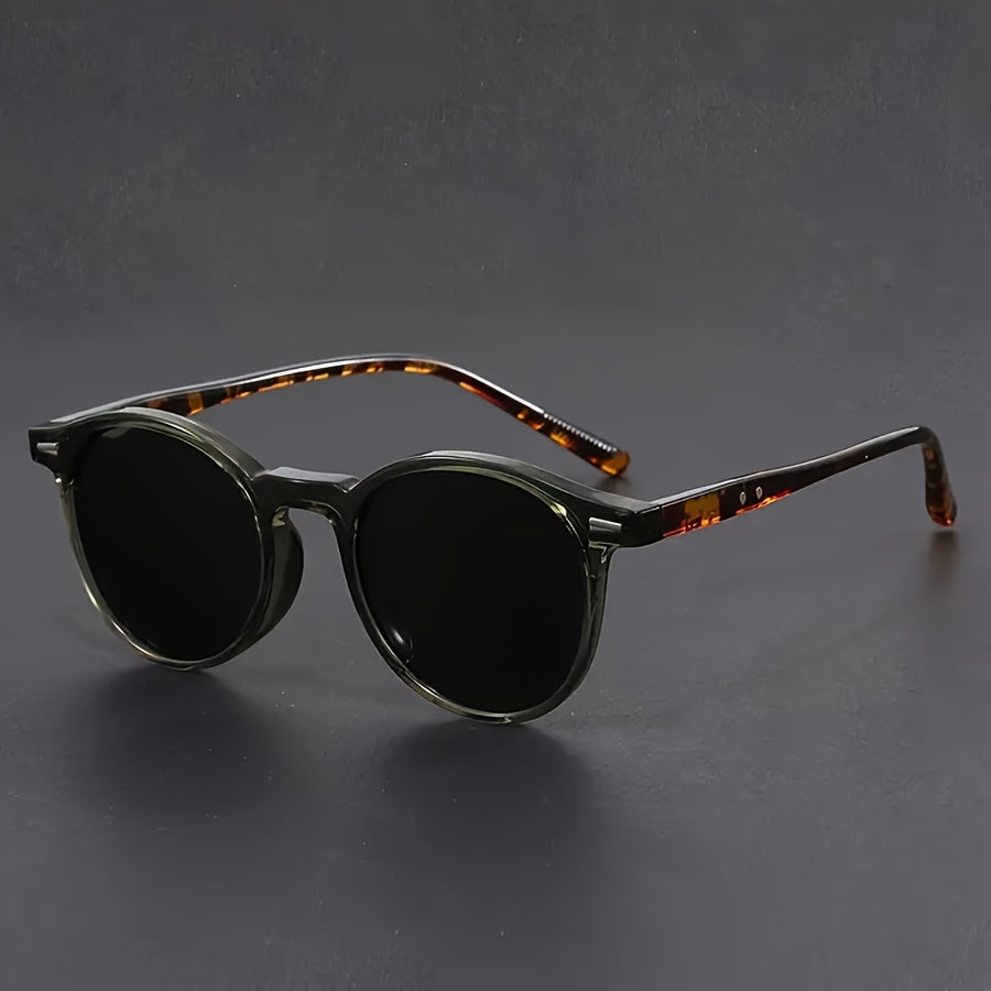 Lightweight men's casual round sunglasses with a stylish tortoiseshell frame. Perfect retro accessory.