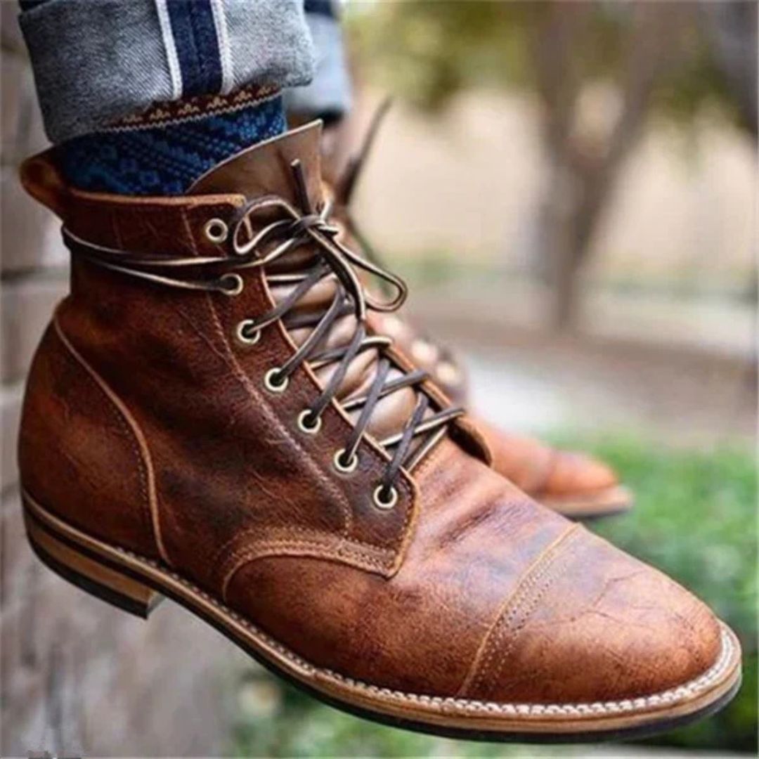 Men's retro waterproof lace-up boots, durable & comfortable with anti-slip sole, perfect for autumn/winter.