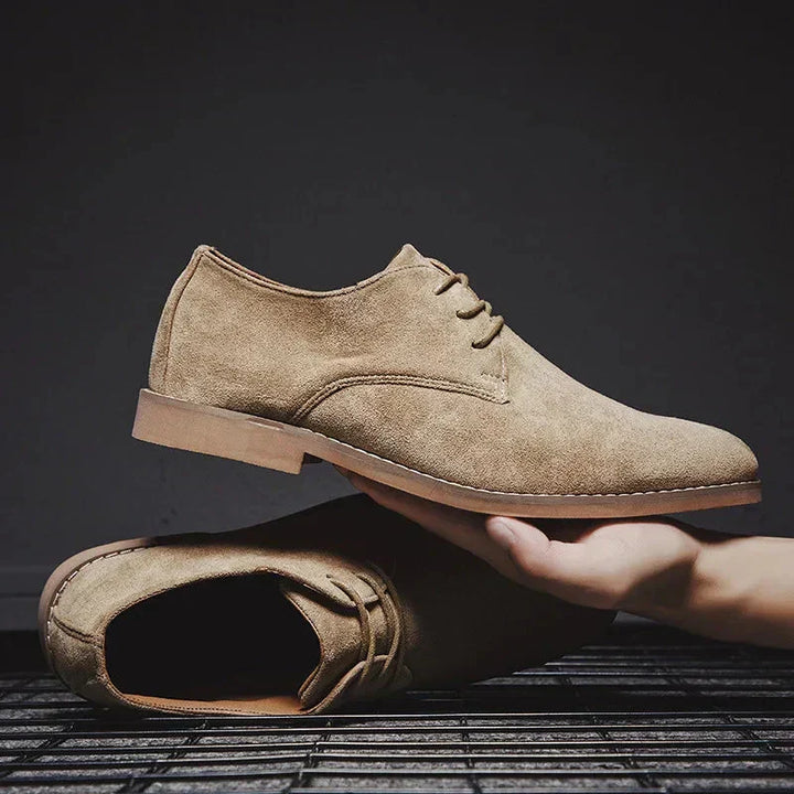 Stylish men's suede oxford lace-up shoes, ideal for both dressy and casual occasions. Fashionable and comfy.