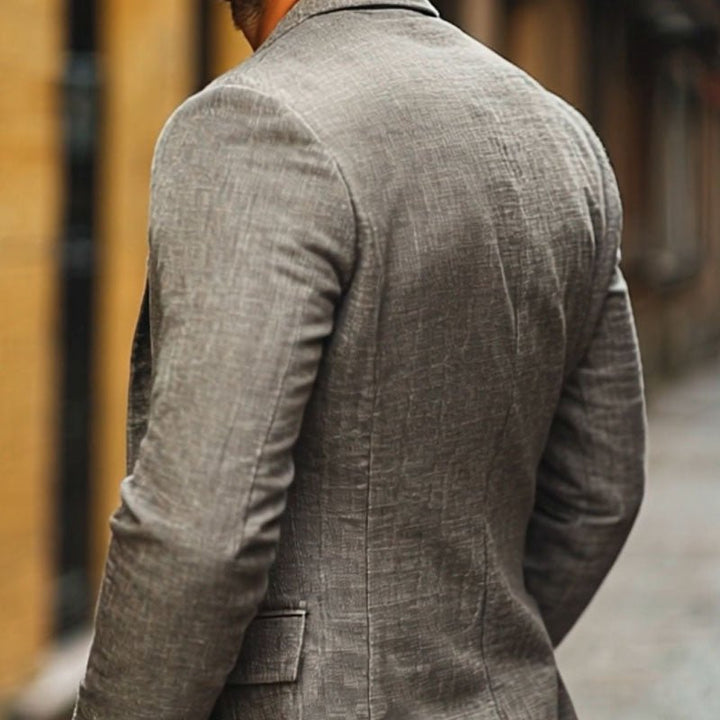 Stylish men's sharp single-breasted slim fit blazer, perfect for elevating business casual or party attire.