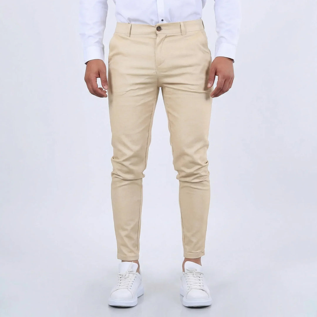 Classic Slim Fit Chino Pants: Tapered design for modern men's fashion, perfect for versatile daily outfits.