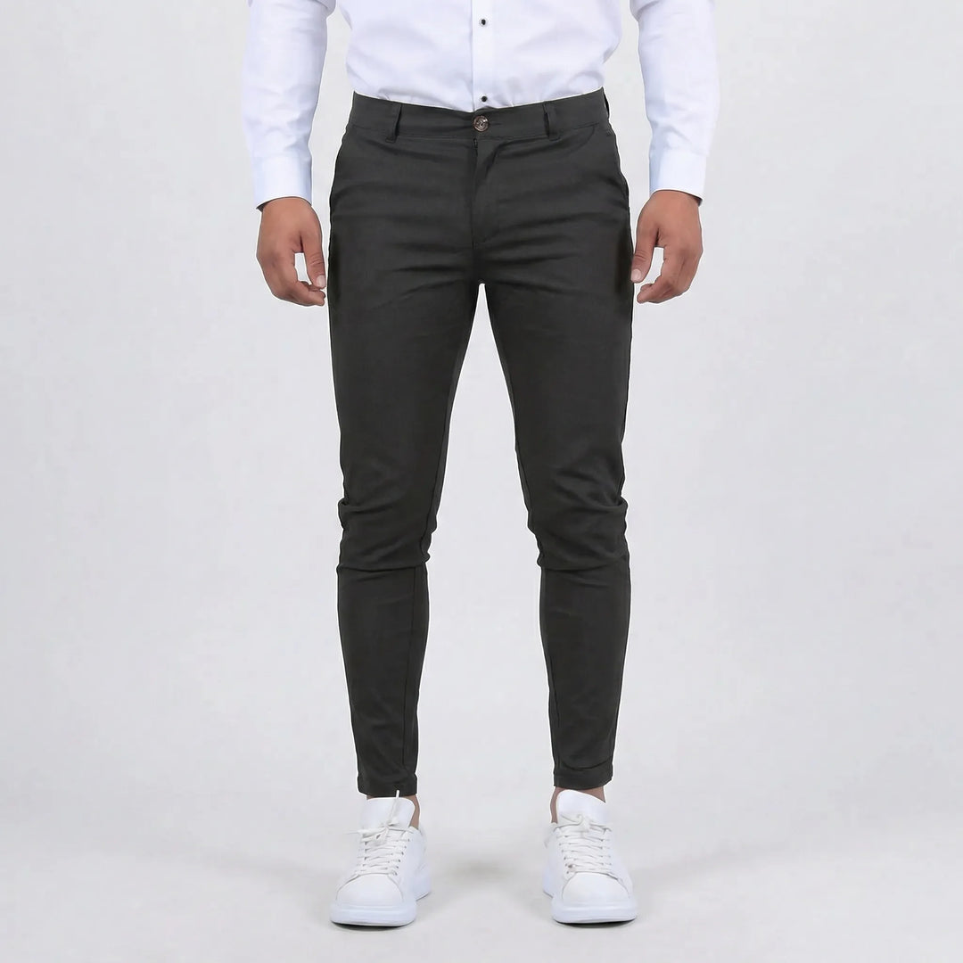 Fashionable Men's Tapered Chinos: Modeled for an active look, combining comfort with modern everyday style.