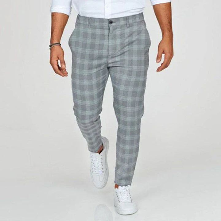 Ankle-length men's cropped dress pants, slim fit with a smart checked design for versatile wear.