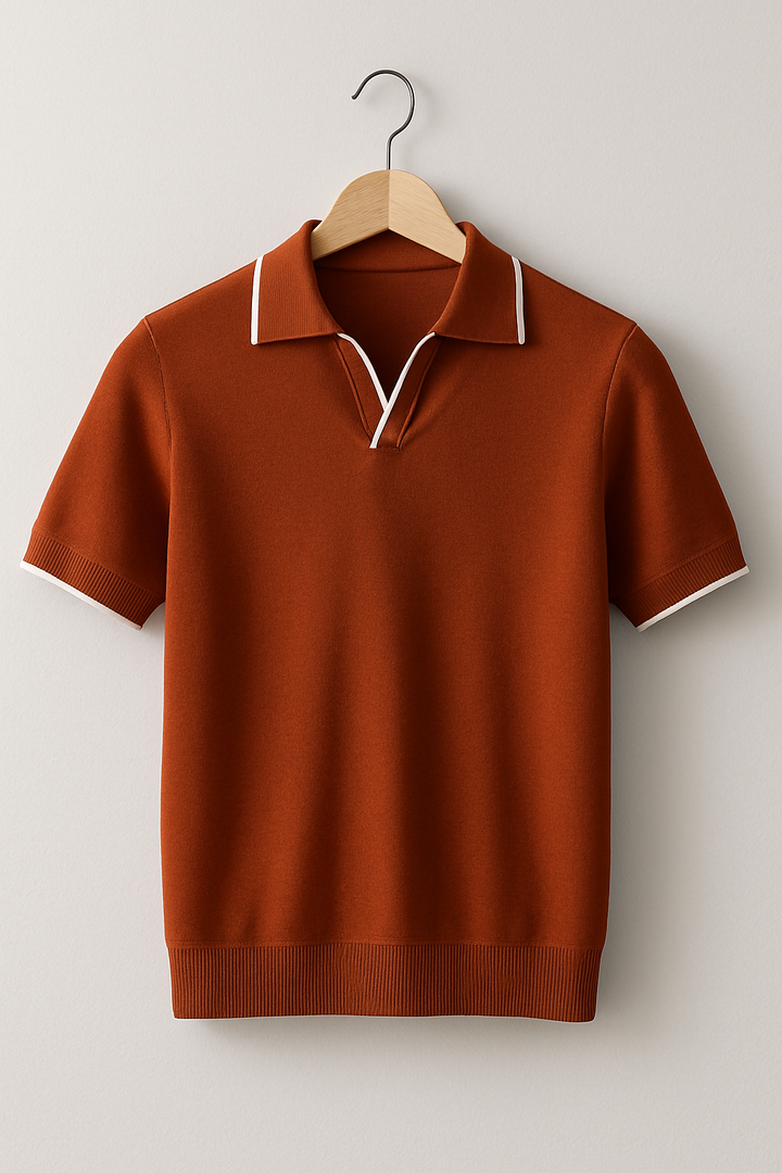 Casual yet smart men's knit polo shirt featuring a slim fit and distinctive contrast trim detail.