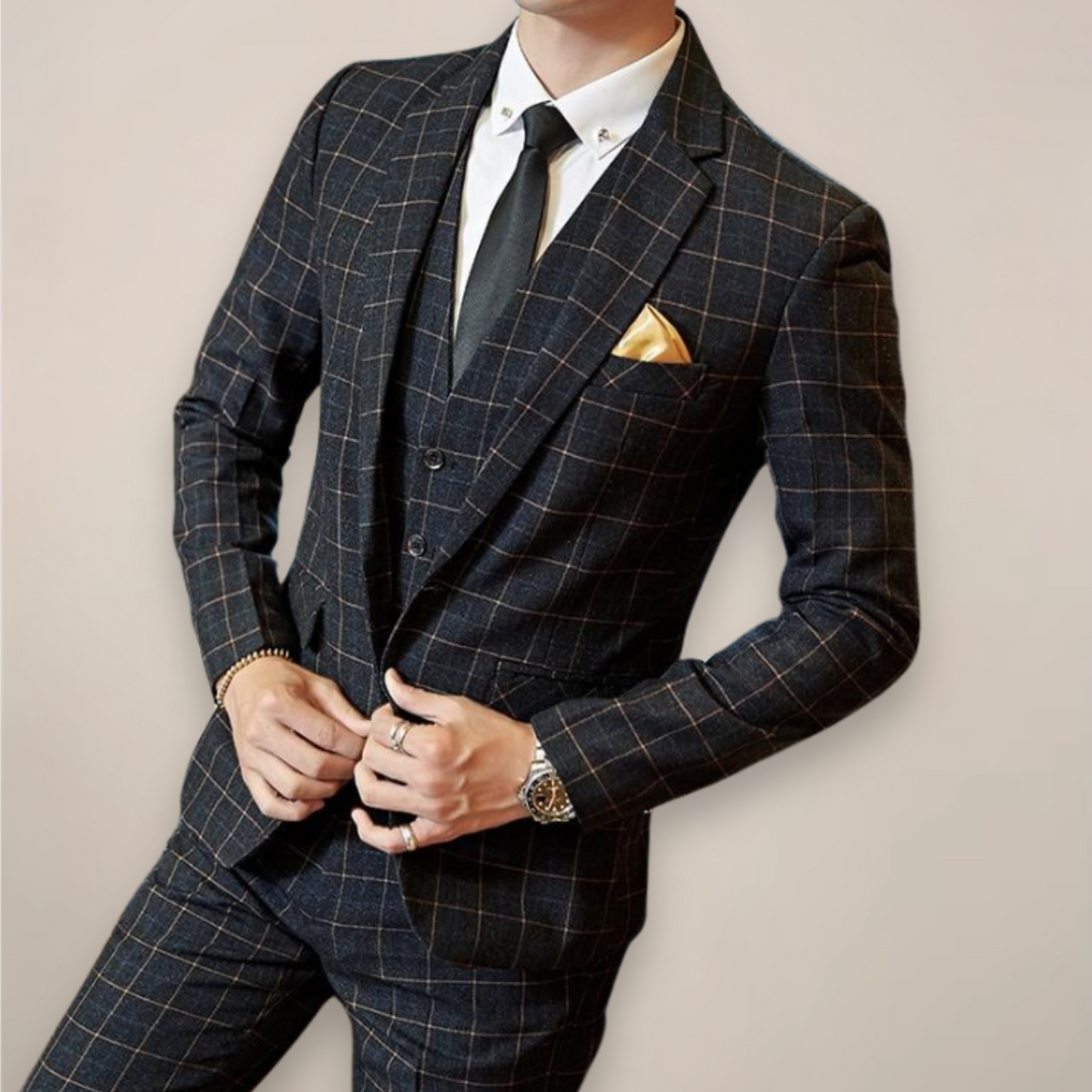 Sharp men's formal slim fit plaid suit. Includes blazer & matching trousers, ideal for any special occasion.