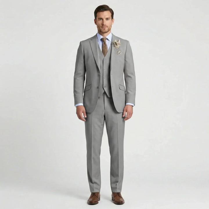 Versatile men's three-piece slim fit suit, perfect for formal business attire, elegant parties, or wedding groom.
