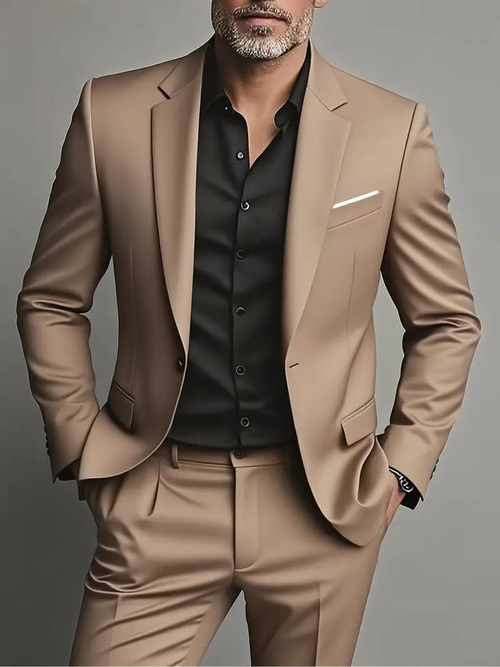 Stylish light grey slim fit men's suit. Two-piece set for business attire, formal occasions, or evening events.