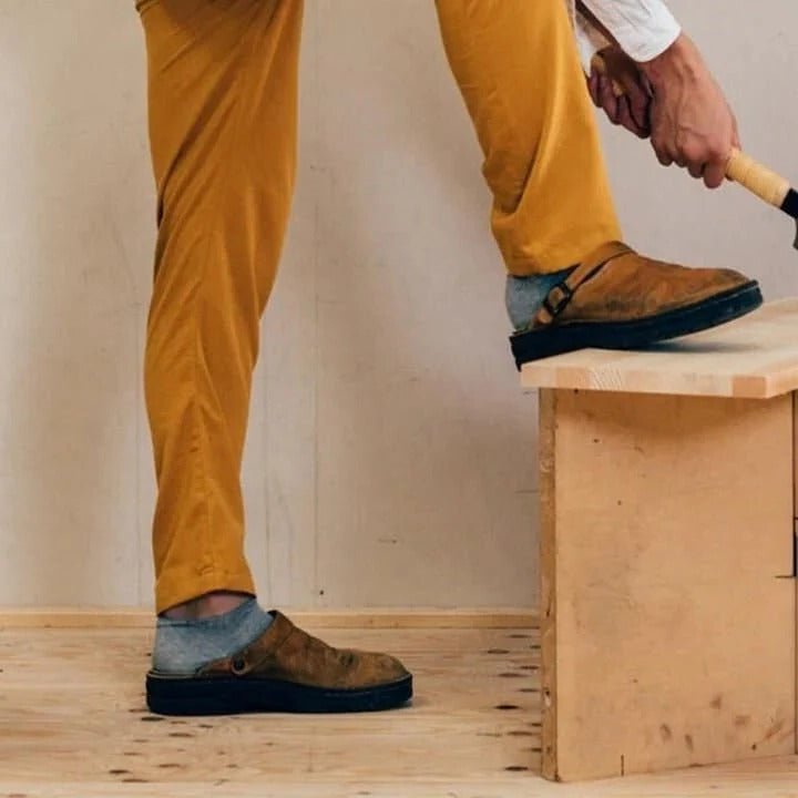 Durable men's outdoor mules with secure heel strap, also suitable as comfortable indoor shoes.