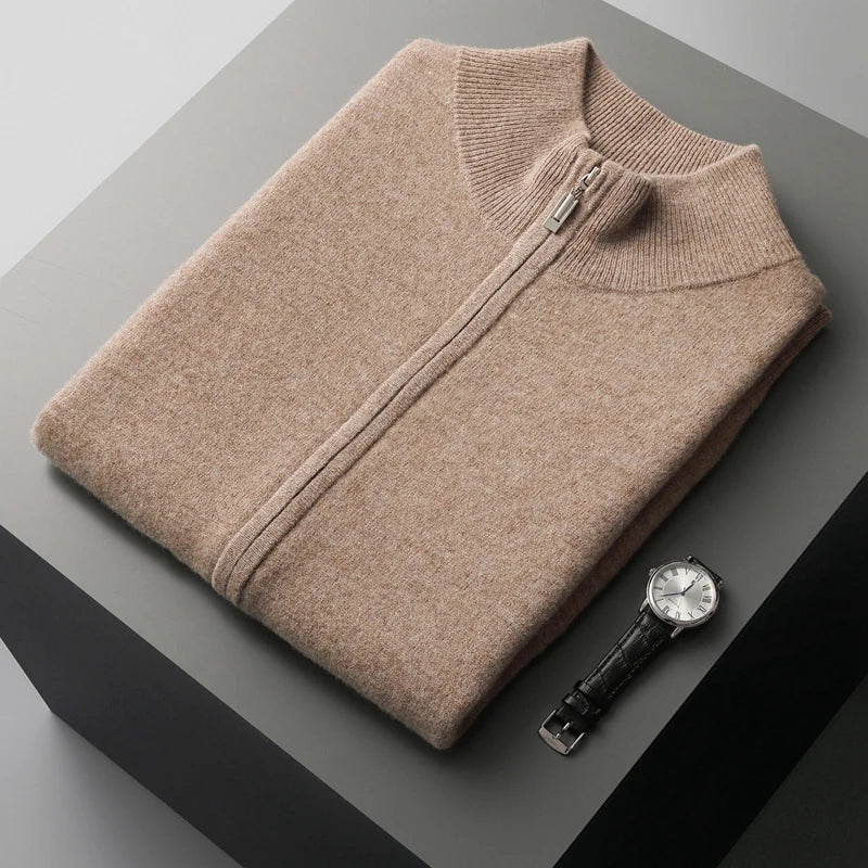 Essential men's full-zip layering vest. Soft, comfortable, and versatile sleeveless outerwear for daily fashion.