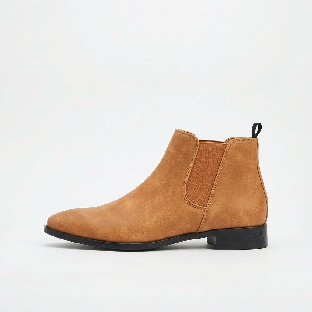 Men's Stratton Chelsea casual boots, versatile ankle footwear for relaxed daily and weekend styles.