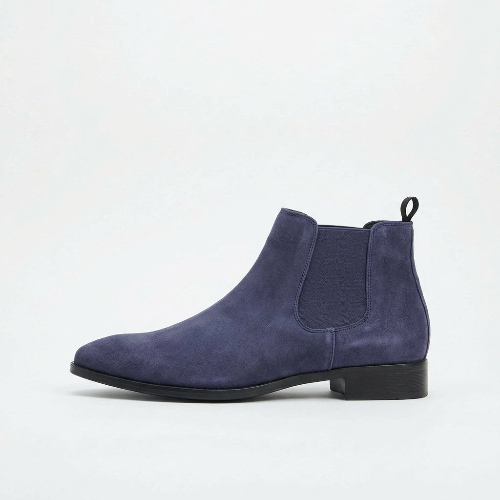 Elevate your style with trending men's Stratton Chelsea boots, essential fashionable footwear.