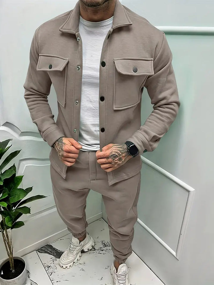 Daan men's casual outfit: a comfortable and stylish jacket and trousers set for everyday wear.