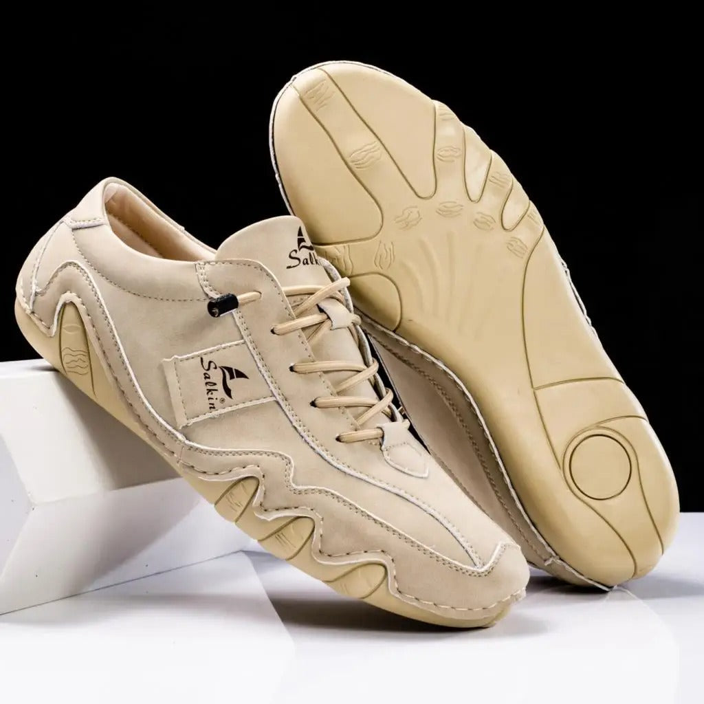 Men's casual lace-up shoes with distinctive contrast stitching and round toe.