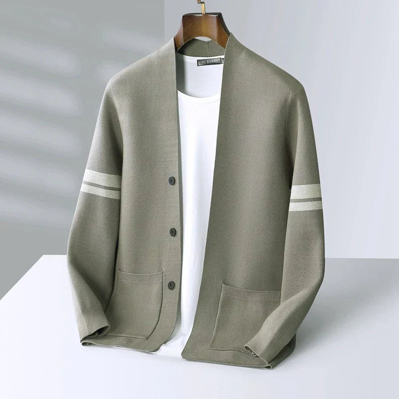Lightweight men's cardigan featuring a modern style, button closure, and handy pockets for daily use.