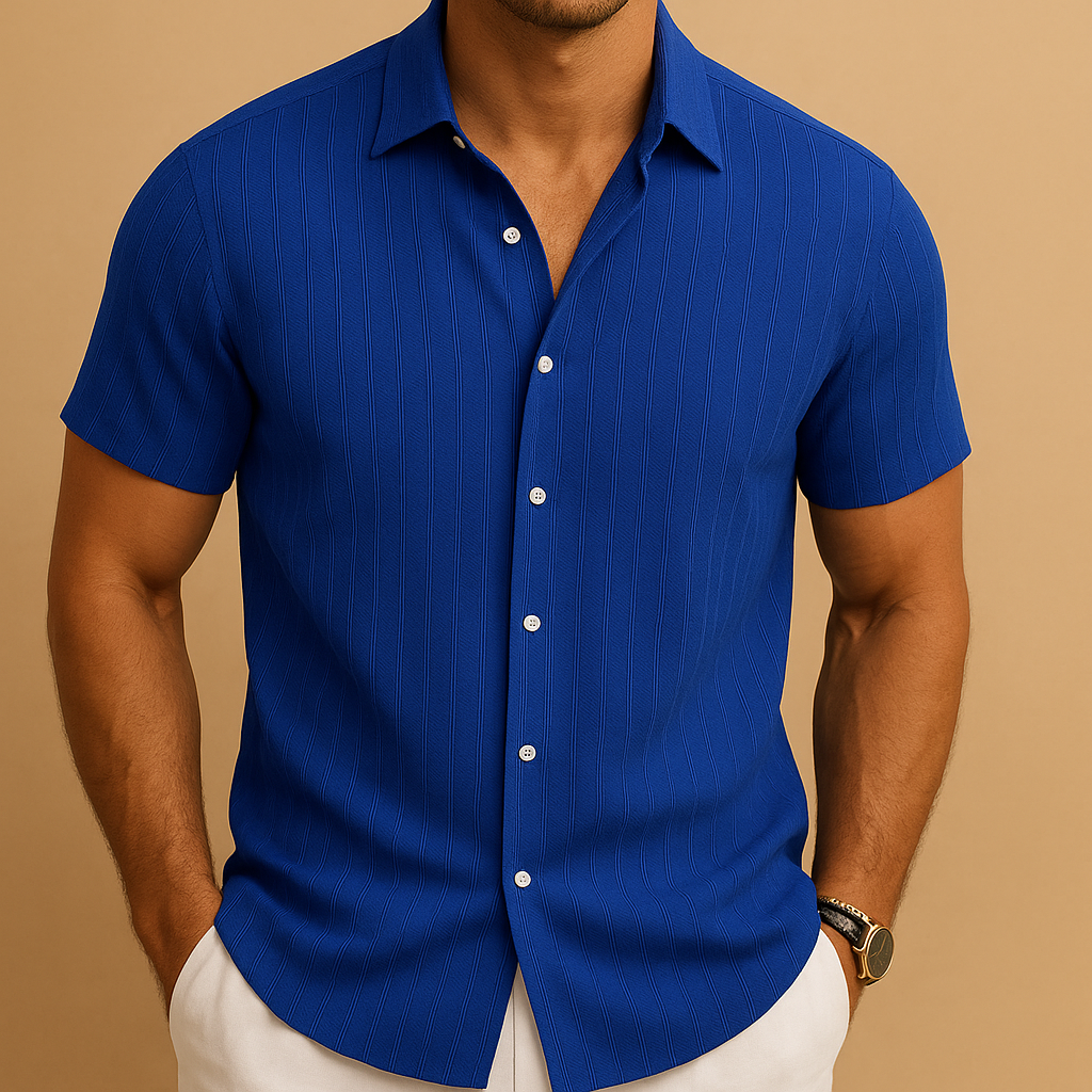 Elegant men's short-sleeve shirt, breathable & lightweight. Ideal for smart casual summer fashion.