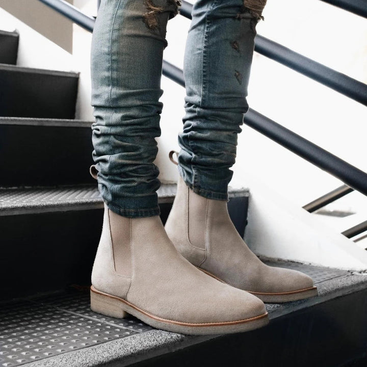 Casual men's Chelsea boots with slip-on feature, ideal for comfortable everyday fashion footwear.