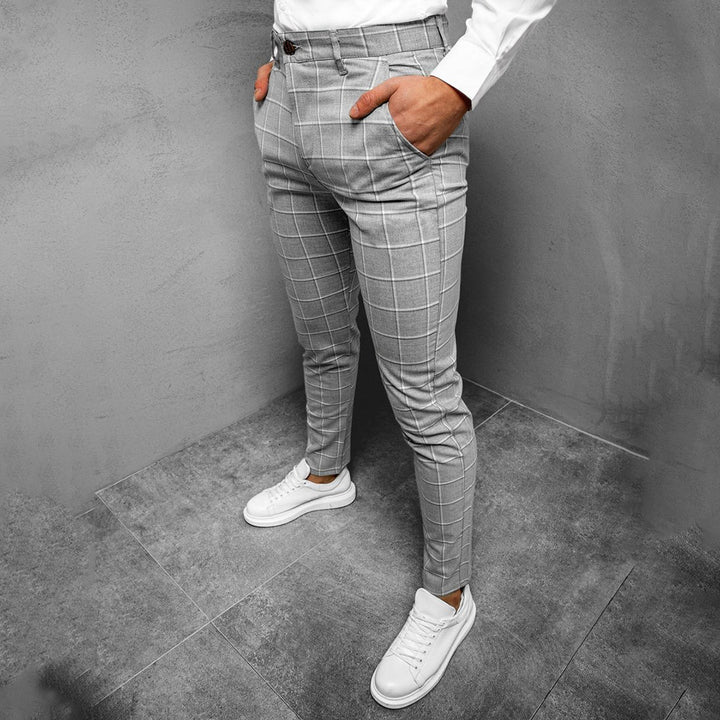 Comfortable men's tapered trousers featuring a subtle yet smart grid pattern design