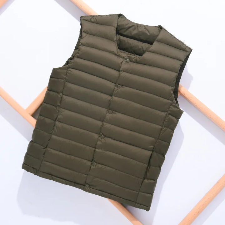 Smart men's ultralight padded vest, combining function and style for diverse casual and outdoor settings. Gilet.
