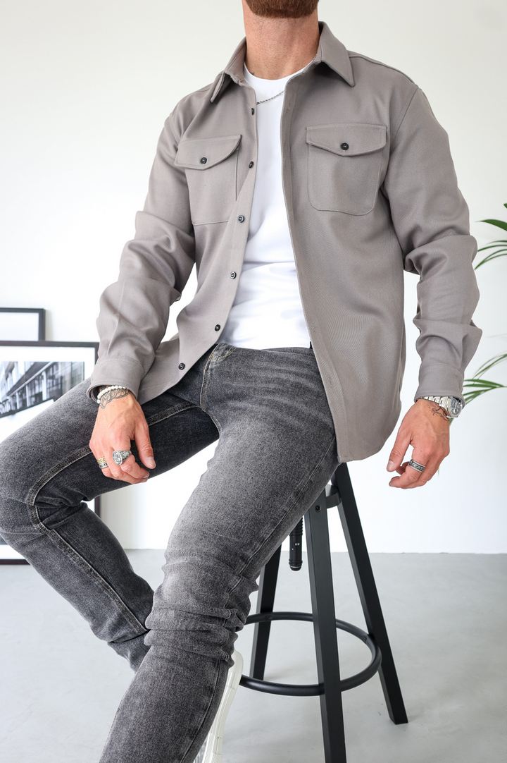 Men's button-up overshirt jacket with dual chest pockets, a practical and stylish long sleeve.