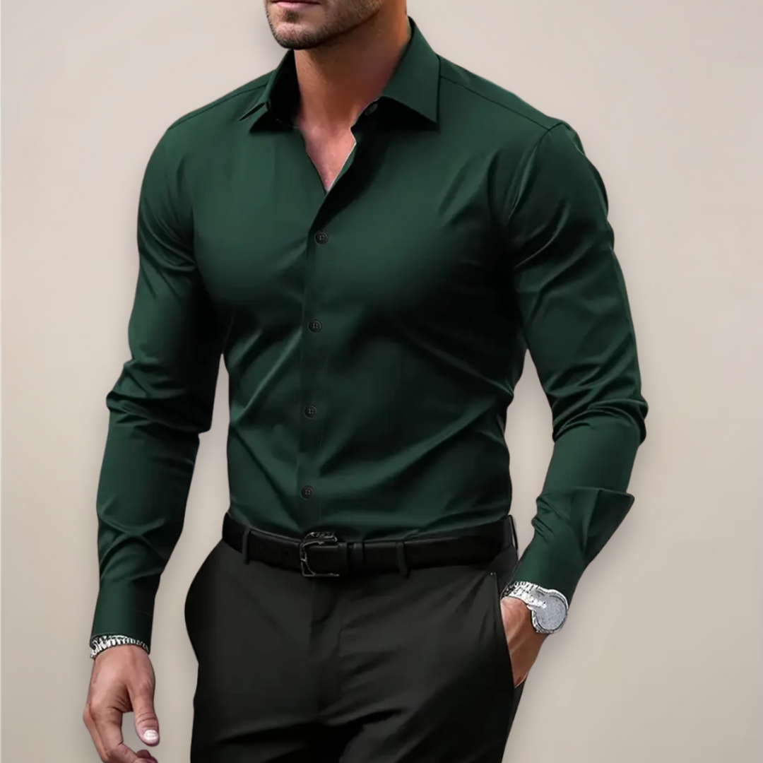 Men's regular fit long-sleeve shirt featuring a distinctive notched collar. Great for office or everyday wear.