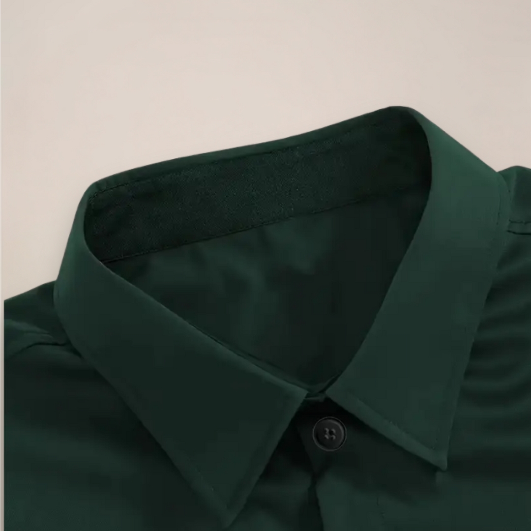 Everyday men's long-sleeve shirt with a sophisticated notched collar. Versatile for smart casual to office wear.