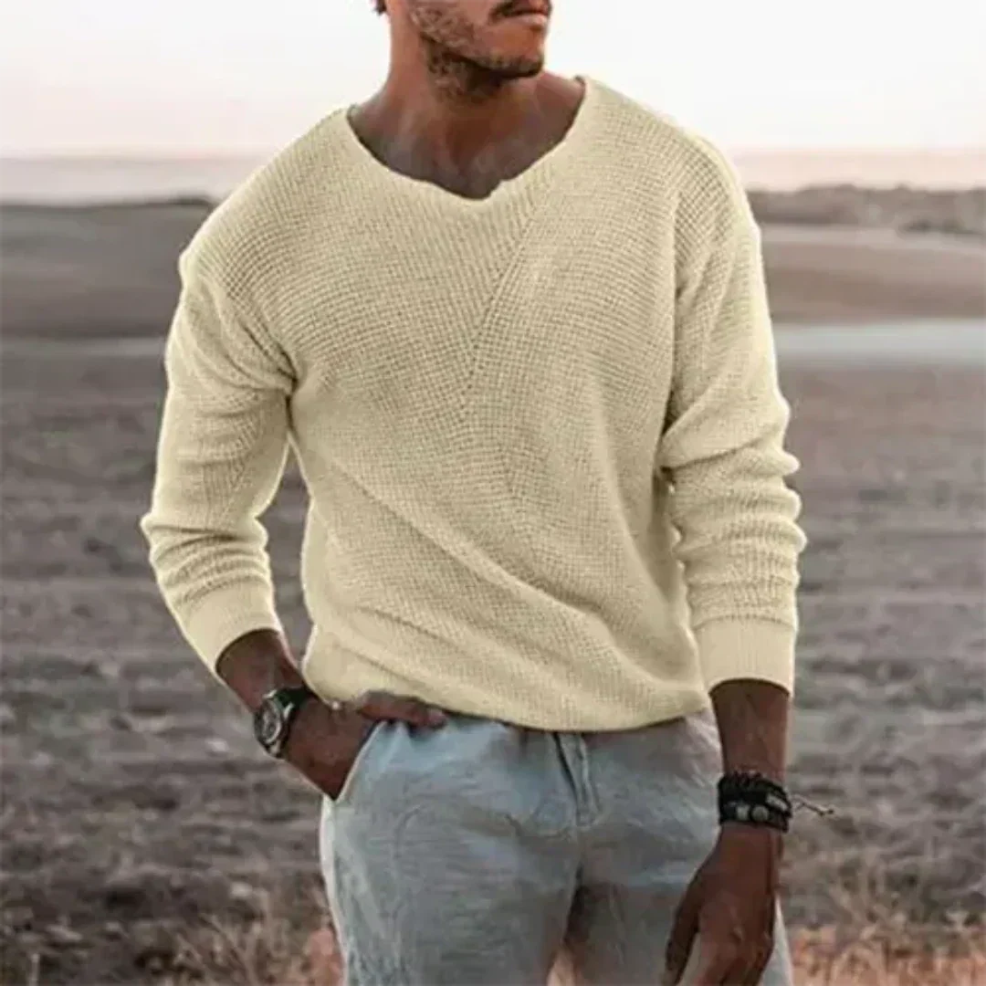 Men's warm knitted long-sleeve jumper in classic style, perfect for winter casual wear.