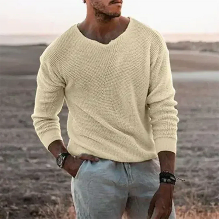 Men's warm knitted long-sleeve jumper in classic style, perfect for winter casual wear.