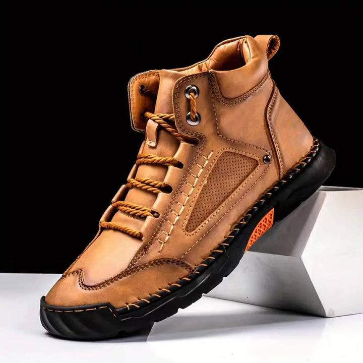 Sturdy men's waterproof outdoor boots with arch support, perfect for adventurous hiking.