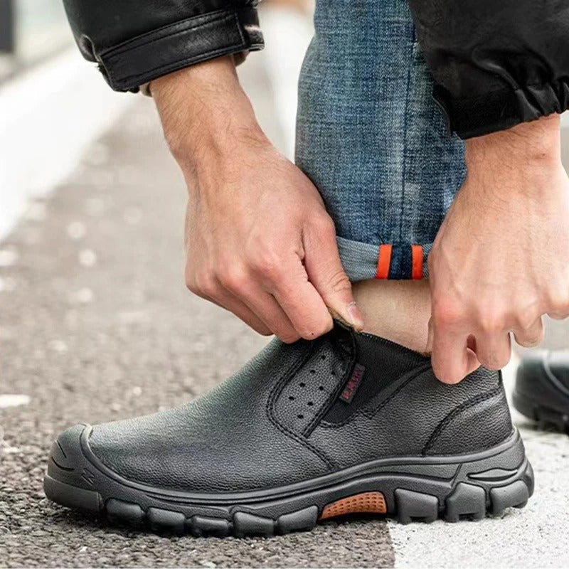 Durable men's wide fit waterproof safety work boots with steel toe. Ideal for industrial use, comfort & protection.