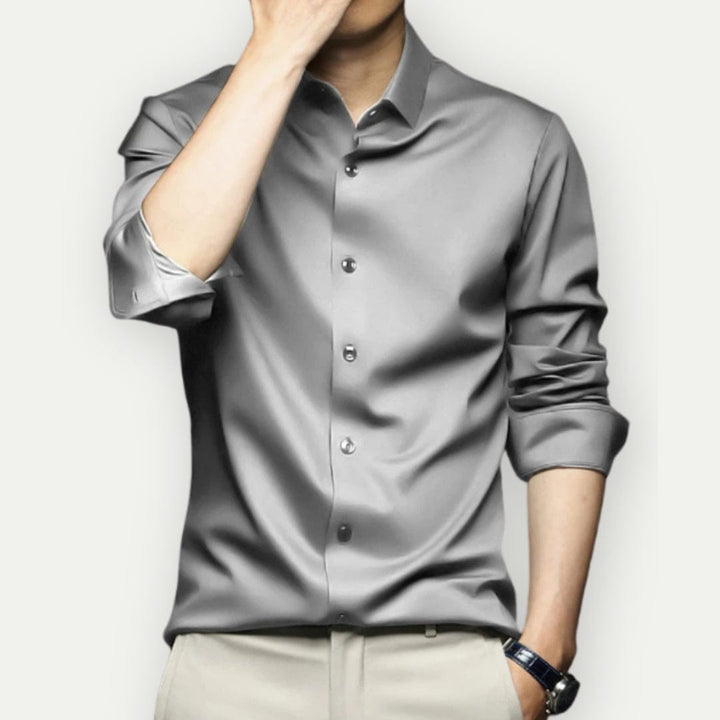 Men's office wear shirt, iron-free and with a modern slim fit. Ideal for a professional, sharp style.