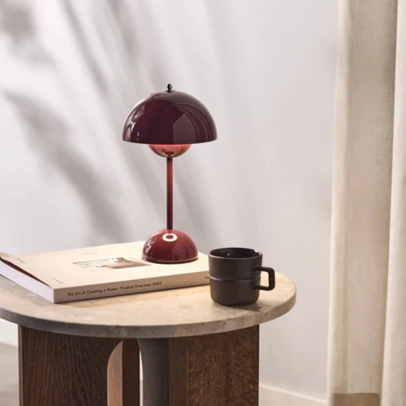 Functional LumiTouch LED lamp: a touch-sensitive desk lamp with 3 adjustable light tones for diverse uses.