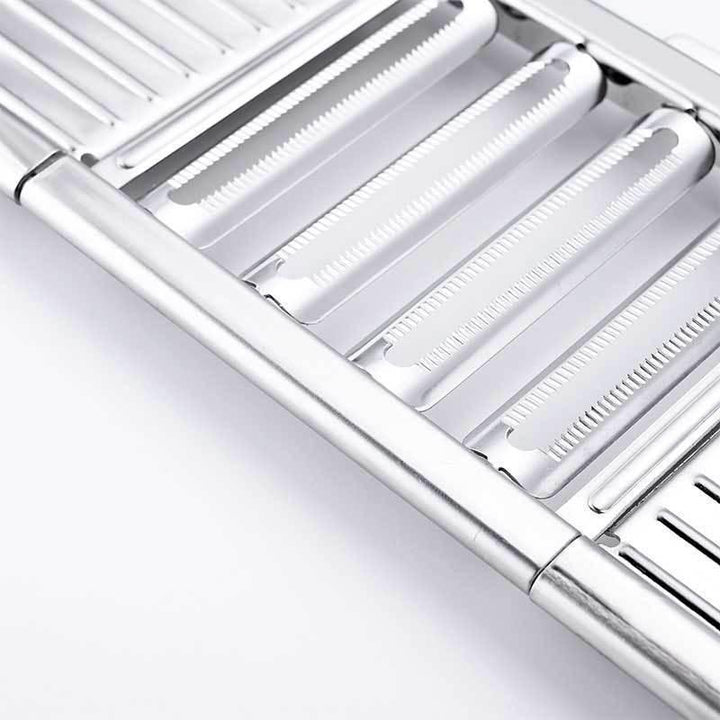 Ergonomic design of a vegetable slicer and cutter, ensuring safe and comfortable use
