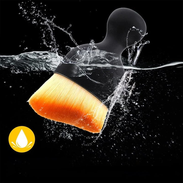 Versatile gap cleaner brush, ideal for car interior detailing and dashboard dust removal