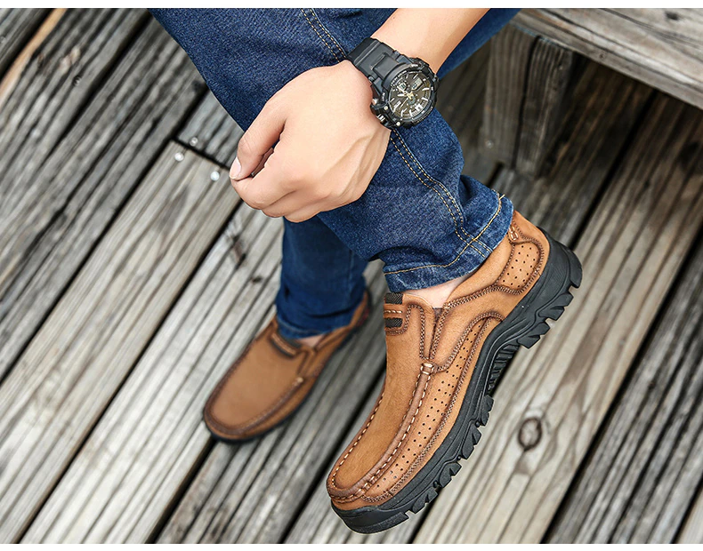 High-performance Erik men's orthopedic walking shoes: breathable, durable, and supportive for any adventure.