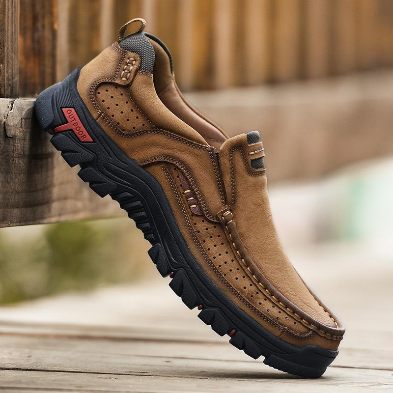 Erik men's outdoor walking shoes, non-slip and durable, ideal for hiking, long walks, and lasting comfort.