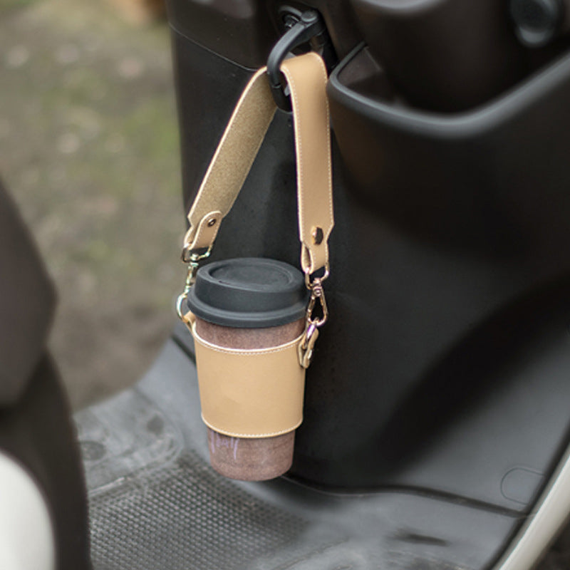 Lifestyle shot: person carrying two coffee cups in a portable vegan leather drink carrier