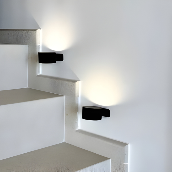 Adjustable LED wall light, portable design with 360° magnetic rotation.