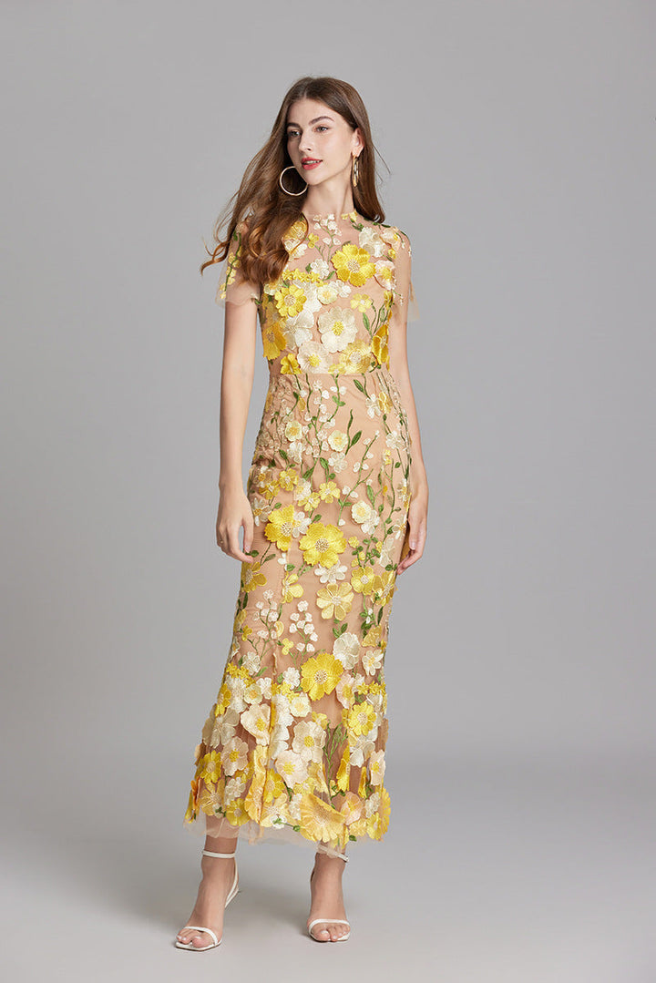 Romantic long women's dress, floral appliqué mermaid design, perfect for galas.