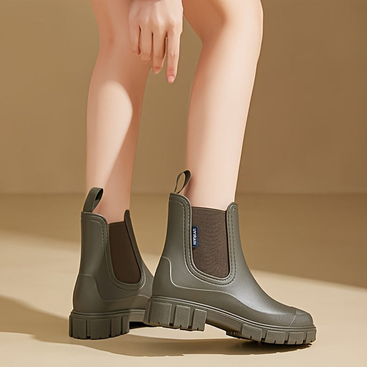Selora women's mid-height garden shoes, waterproof & puddle-resistant, with a secure anti-slip sole.