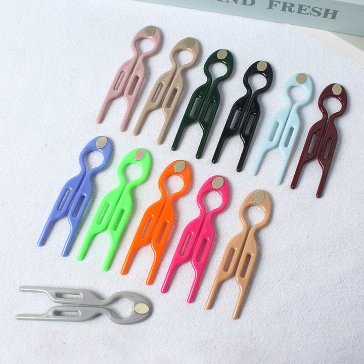 Product packaging featuring the 10-piece set of women's effortless updo hair pins.