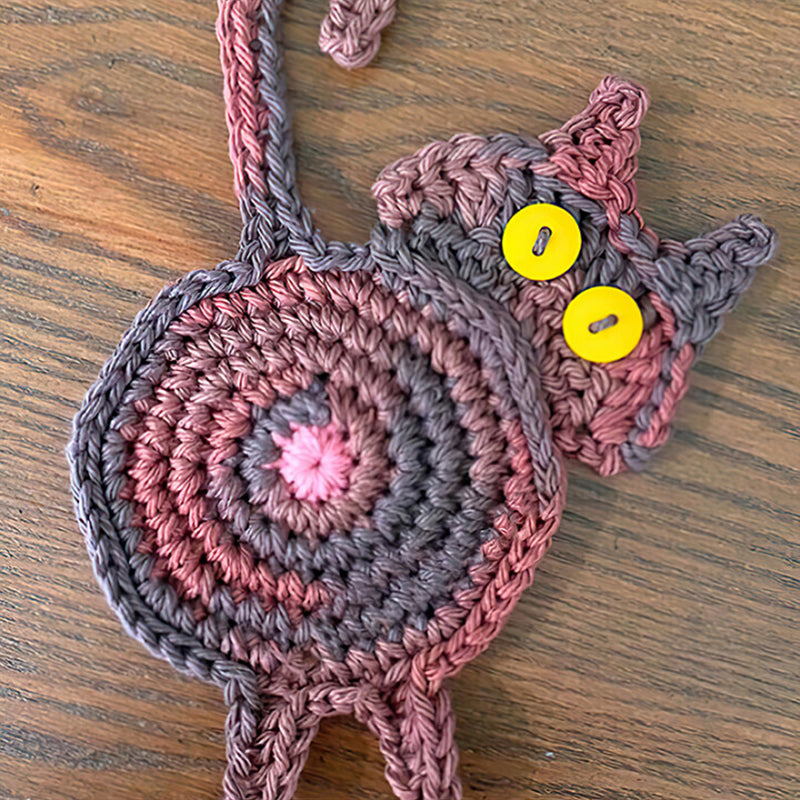 Creative and functional cat butt coaster, an excellent addition to funny home decor collection.