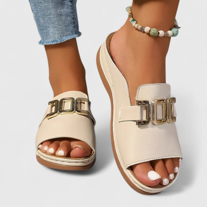 Stylish women's daily sandals with exceptional comfort, arch support, and a non-slip design, ideal for summer fashion.