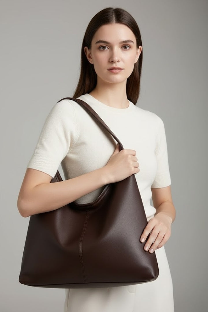 Stylish women's shoulder bag, a fashionable everyday accessory. Spacious and versatile for daily use.