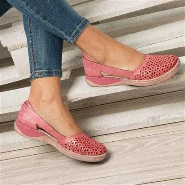 Chic comfort black women's flats for bunion relief. Offers excellent arch support & foot pain relief for everyday wear.