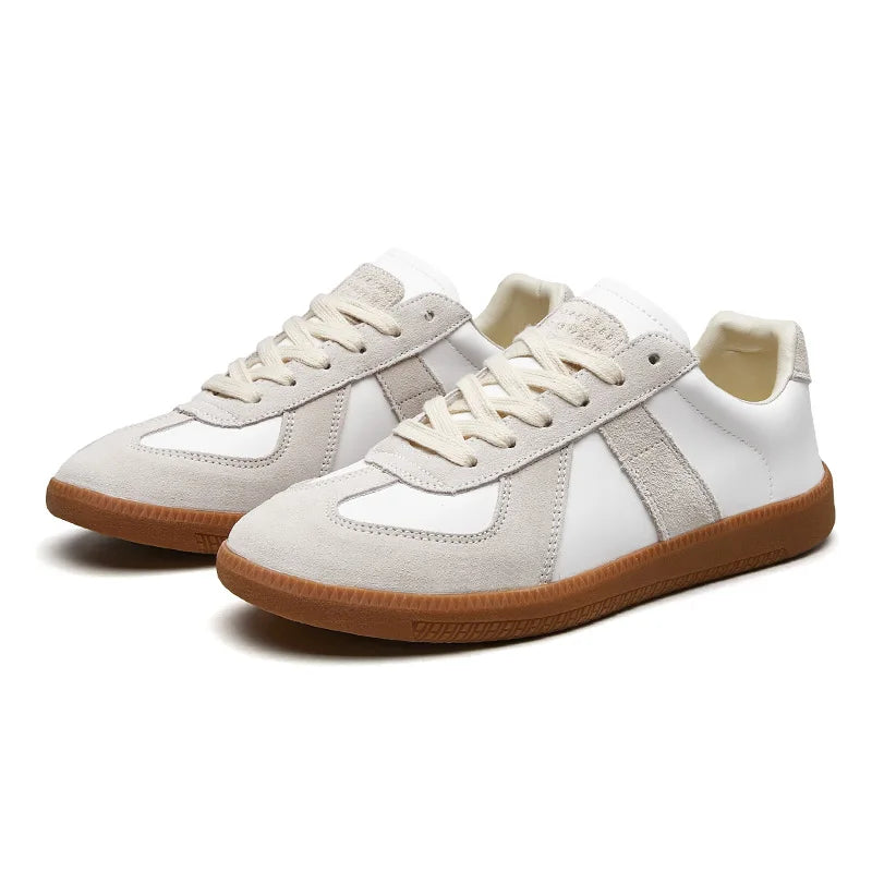 Men's comfortable lace-up casual sneakers with a non-slip sole, ideal for daily walking.