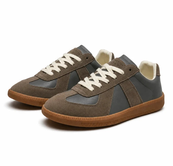 Comfortable men's low-top casual shoes. Lace-up design for everyday wear and a stylish look.